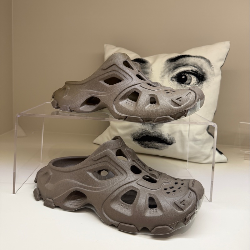 Balenciaga 咖色洞洞鞋 🤎🤎39/防塵袋-1