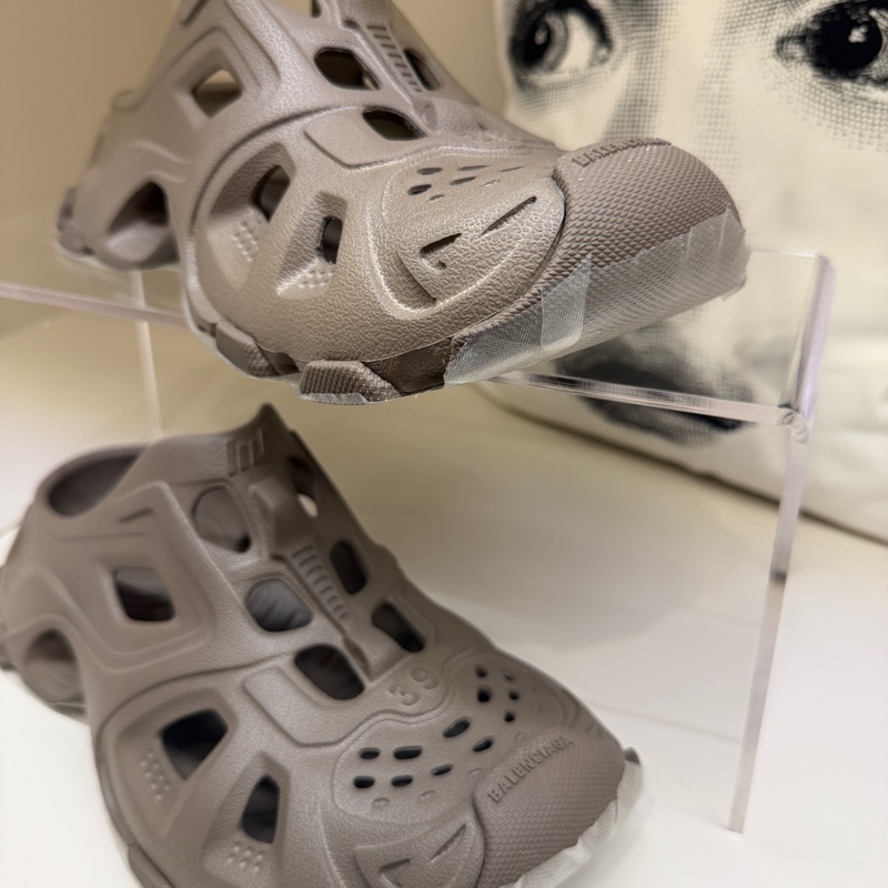 Balenciaga 咖色洞洞鞋 🤎🤎39/防塵袋-2