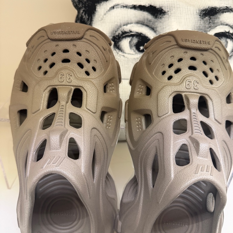 Balenciaga 咖色洞洞鞋 🤎🤎39/防塵袋-5