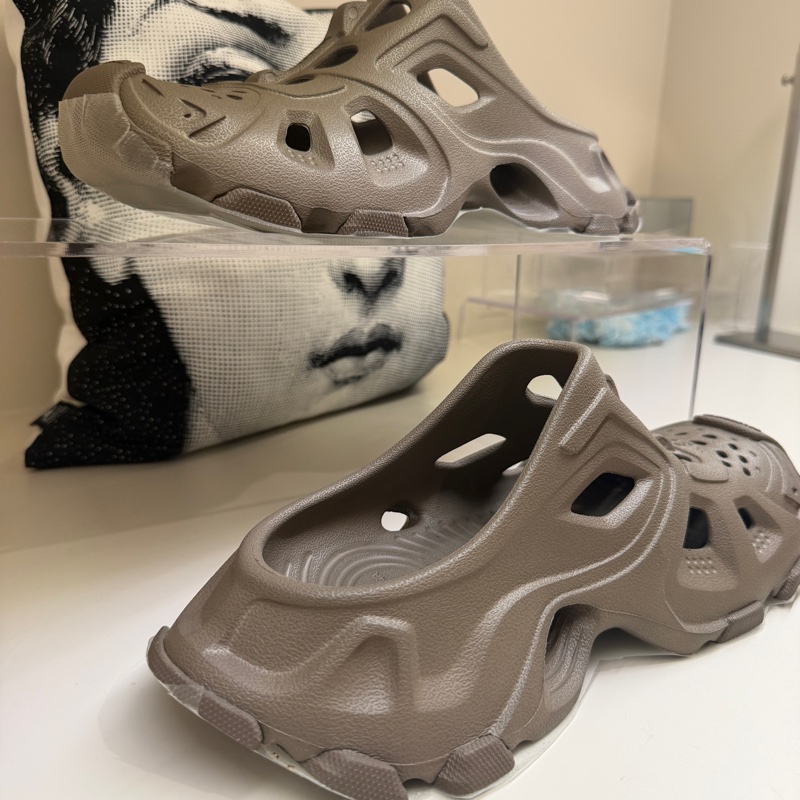 Balenciaga 咖色洞洞鞋 🤎🤎39/防塵袋-7