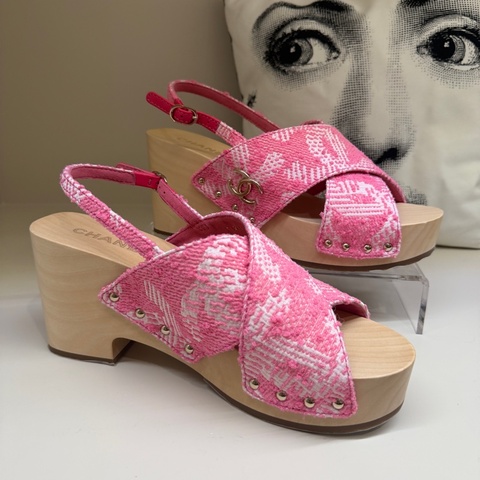CHANEL 24c粉色LOGO木屐涼鞋 🩷40/防塵袋/全新🩷有瑕