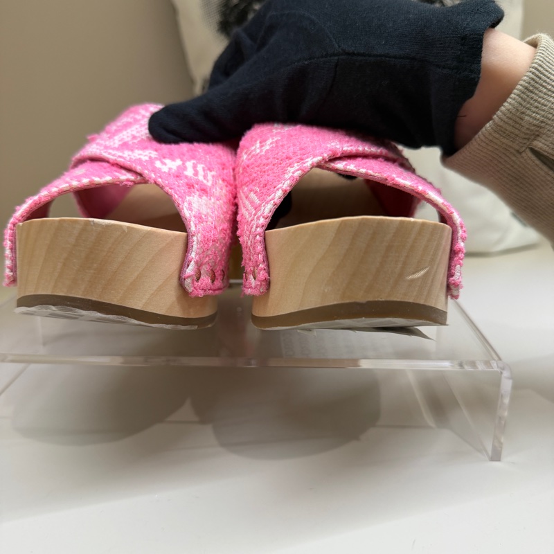 CHANEL 24c粉色LOGO木屐涼鞋 🩷40/防塵袋/全新🩷有瑕-4