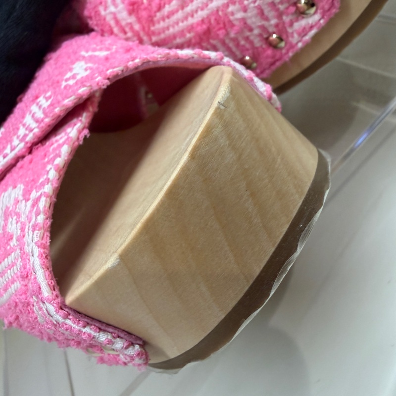 CHANEL 24c粉色LOGO木屐涼鞋 🩷40/防塵袋/全新🩷有瑕-6