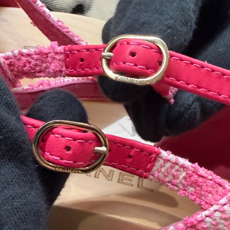 CHANEL 24c粉色LOGO木屐涼鞋 🩷40/防塵袋/全新🩷有瑕-11