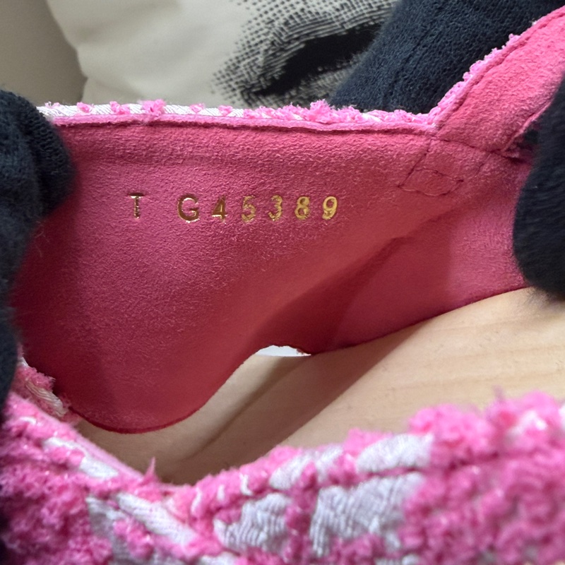 CHANEL 24c粉色LOGO木屐涼鞋 🩷40/防塵袋/全新🩷有瑕-16