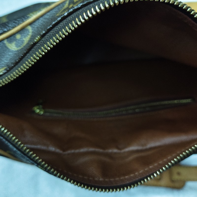 LOUIS VUITTON 牛角側背包-5