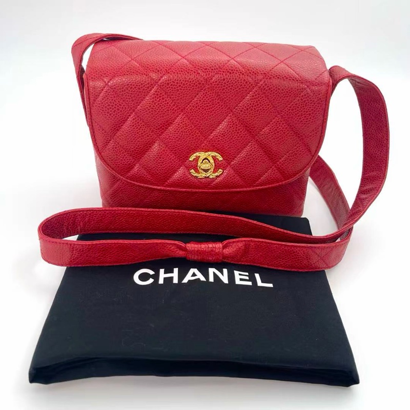 「JL精品代購」紅色荔枝牛皮超級可愛的小鳥扣小盒子斜挎包-0