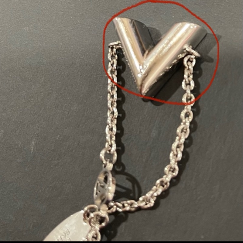 LV Essential Silver bracelet-5