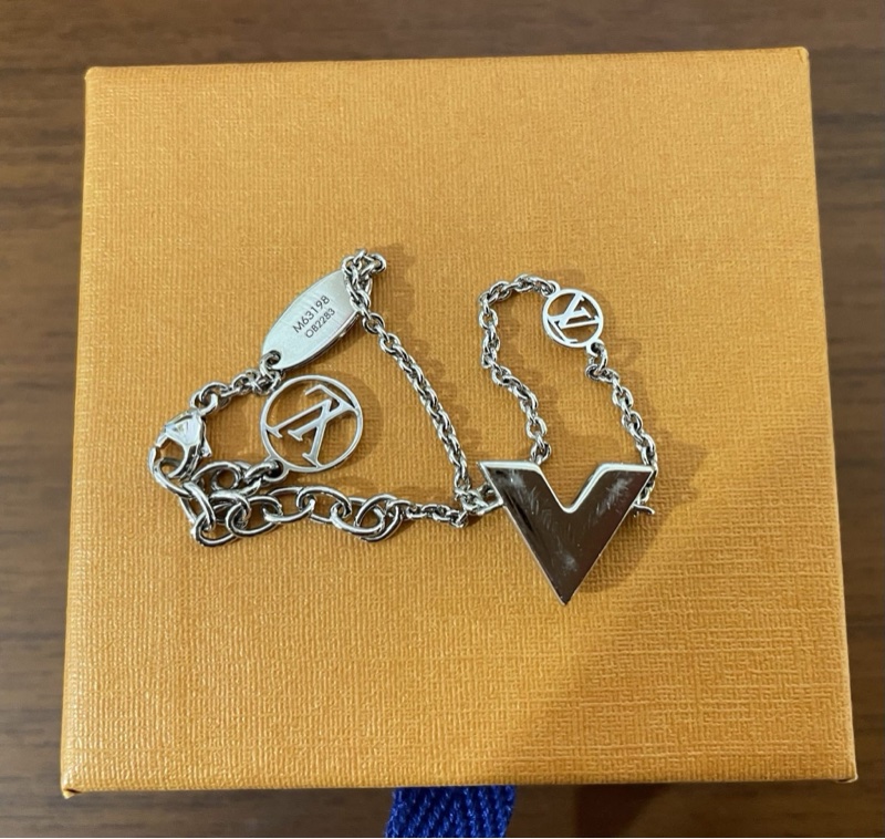LV Essential Silver bracelet-6