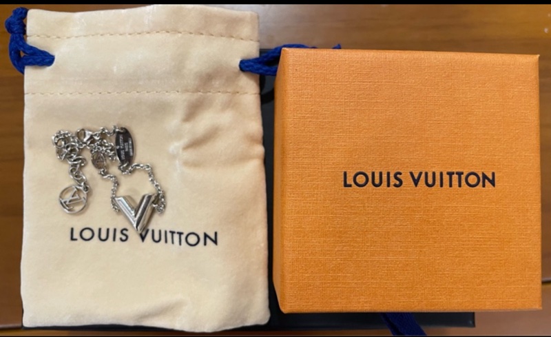 LV Essential Silver bracelet-0