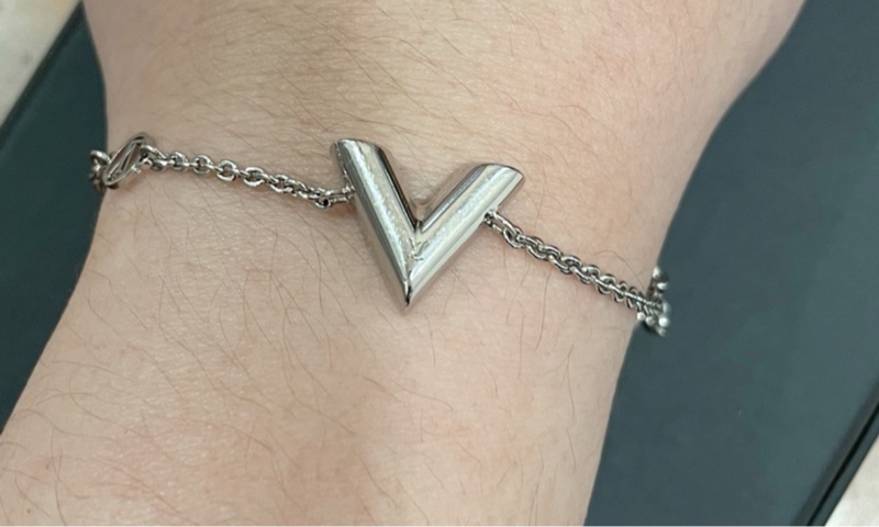 LV Essential Silver bracelet-1