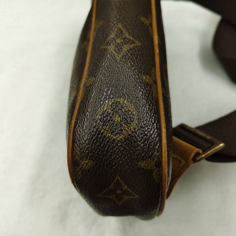 LOUIS VUITTON 傳統花色斜背腰包-3