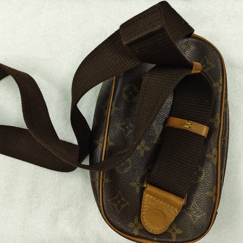 LOUIS VUITTON 傳統花色斜背腰包-9