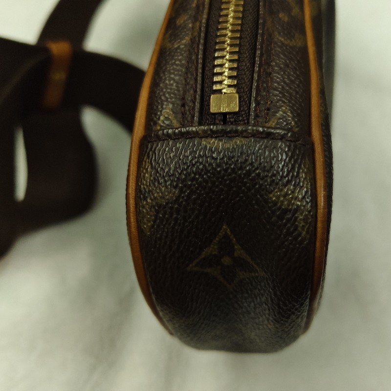 LOUIS VUITTON 傳統花色斜背腰包-11