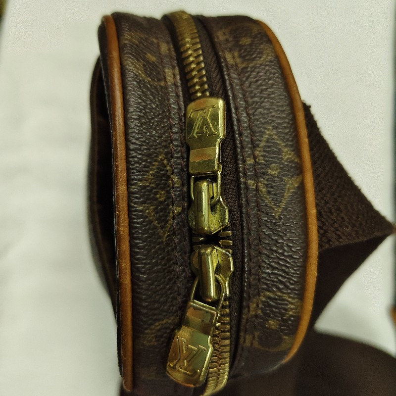 LOUIS VUITTON 傳統花色斜背腰包-12