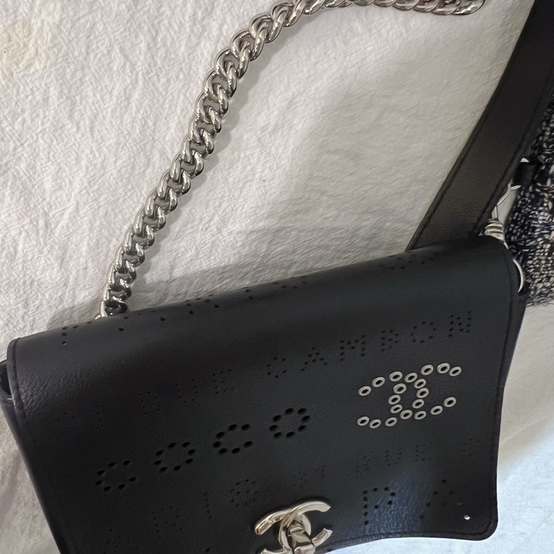 ෆ Chanel牛皮鏤空口蓋包🖤限定款🈶購證-15