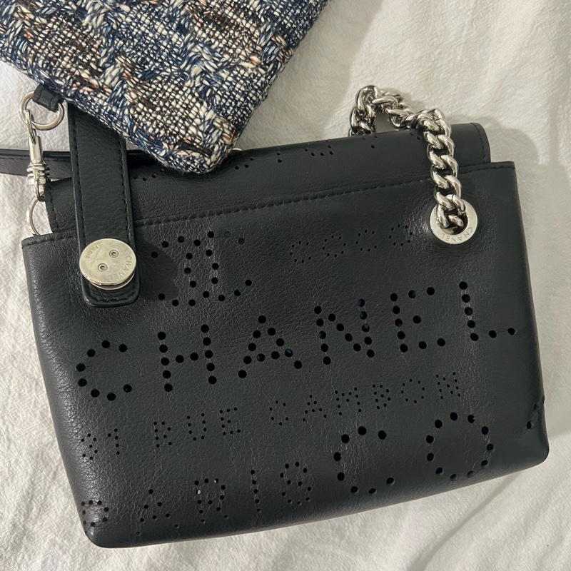 ෆ Chanel牛皮鏤空口蓋包🖤限定款🈶購證-18