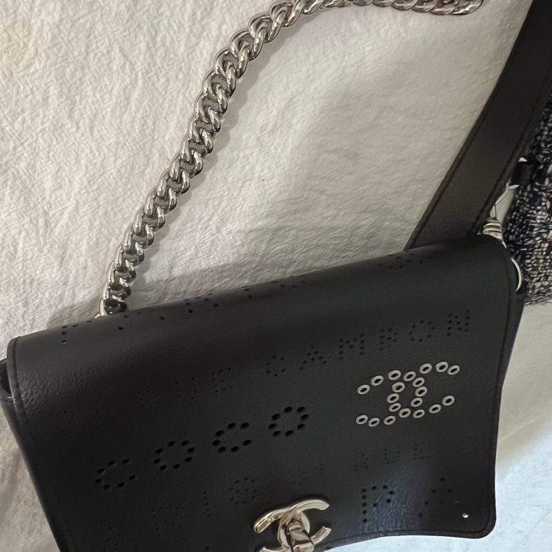 ෆ Chanel牛皮鏤空口蓋包🖤限定款🈶購證-19