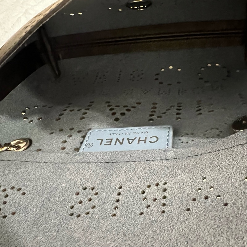 ෆ Chanel牛皮鏤空口蓋包🖤限定款🈶購證-25