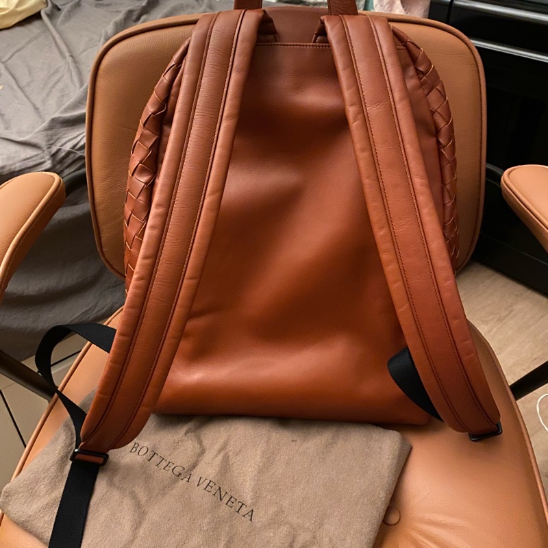 BOTTEGA VENETA 牛皮拉鍊後背包.磚紅 焦糖色-6