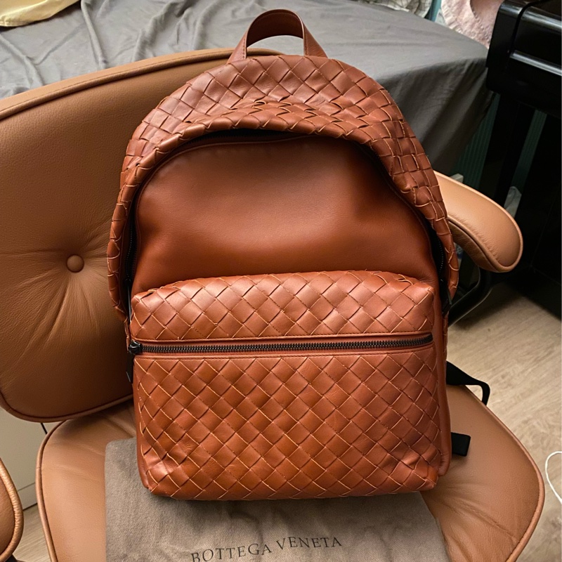 BOTTEGA VENETA 牛皮拉鍊後背包.磚紅 焦糖色-10
