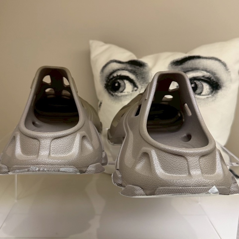 Balenciaga 巴黎世家咖色洞洞鞋 39號-7