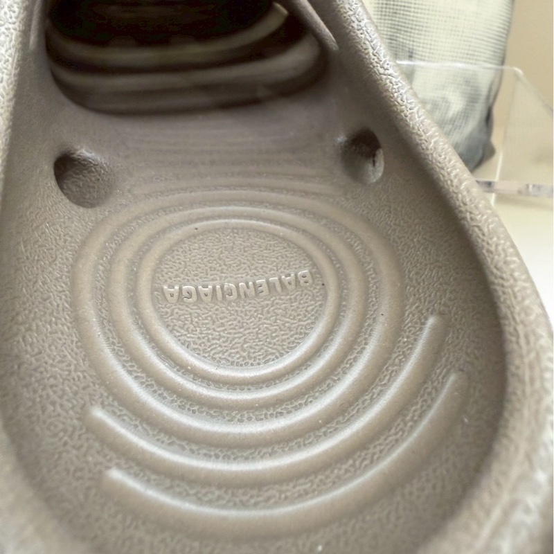 Balenciaga 巴黎世家咖色洞洞鞋 39號-9