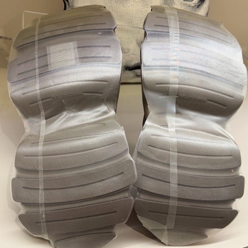 Balenciaga 巴黎世家咖色洞洞鞋 39號-12