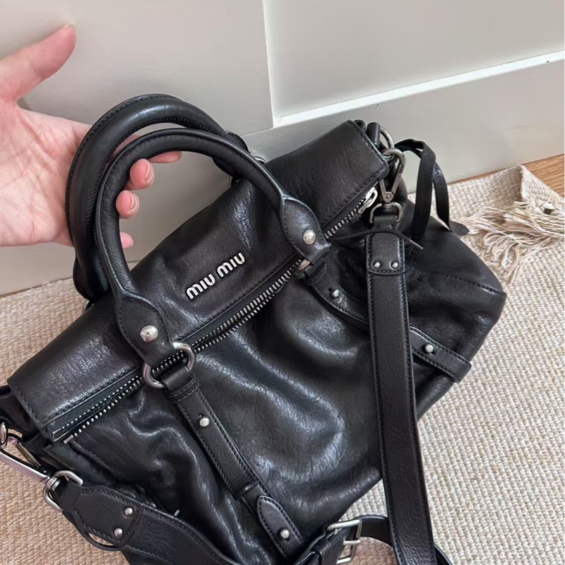 Miumiu黑銀飄帶機車包中號ᙏ̤̫ᙏ̤̫-1