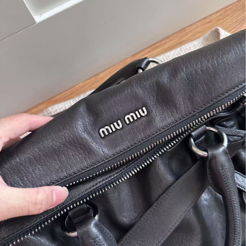 Miumiu黑銀飄帶機車包中號ᙏ̤̫ᙏ̤̫-2