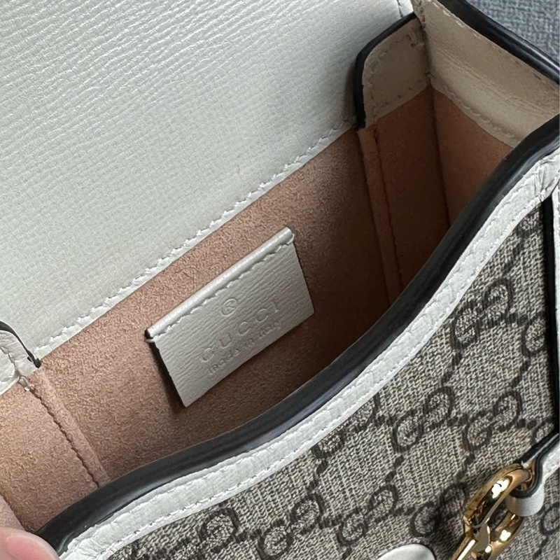 GUCCI古馳Horsebit 1955白色老花Logo馬銜扣斜背手機小包-28