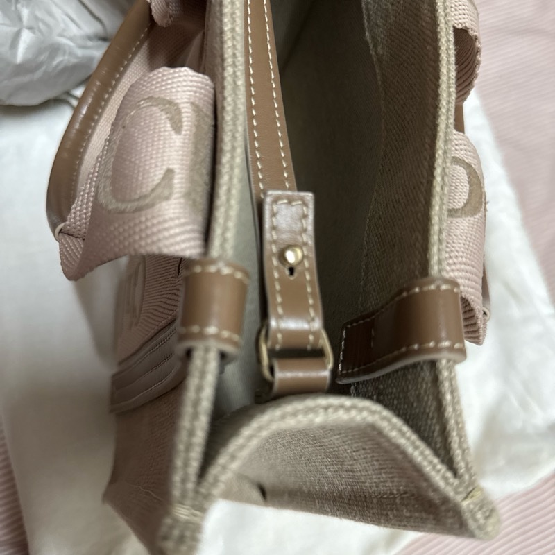 Chloe woody 刺繡款亞麻奶茶 (粉奶茶色係!)超美 很少背 近全新 代購購入的 正品保證!!可驗貨平台也會檢驗 尺寸約26*20-1