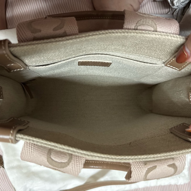 Chloe woody 刺繡款亞麻奶茶 （粉奶茶色係！)超美 很少背 近全新 代購購入的 正品保證！！可驗貨平台也會檢驗 尺寸約26*20-14