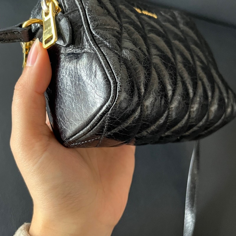 MIU MIU 黑色油蠟皮相機包 斜背包肩背包-4