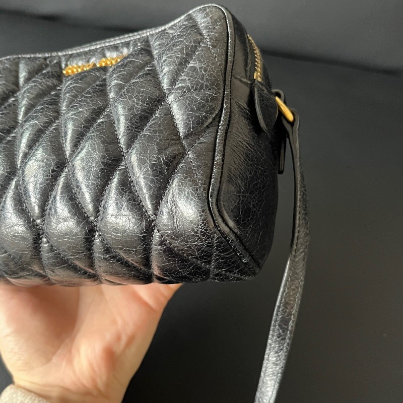 MIU MIU 黑色油蠟皮相機包 斜背包肩背包-5