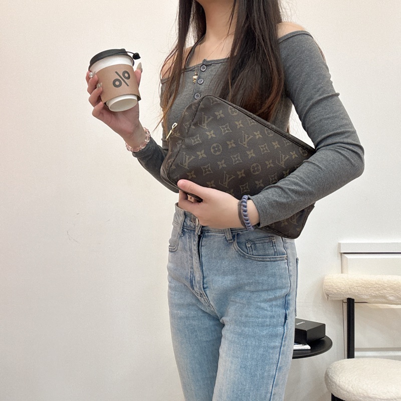 Louis Vuitton 經典化妝包-24