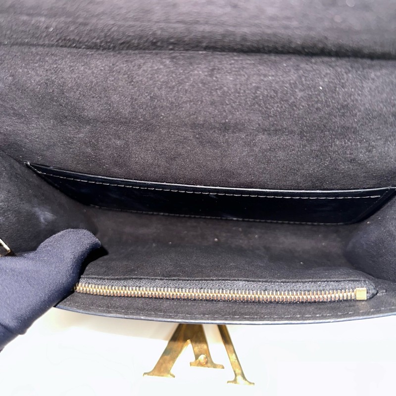 Louis Vuitton/路易威登全皮黑金大logo 肩背包斜背包 底長20.5cm。-6