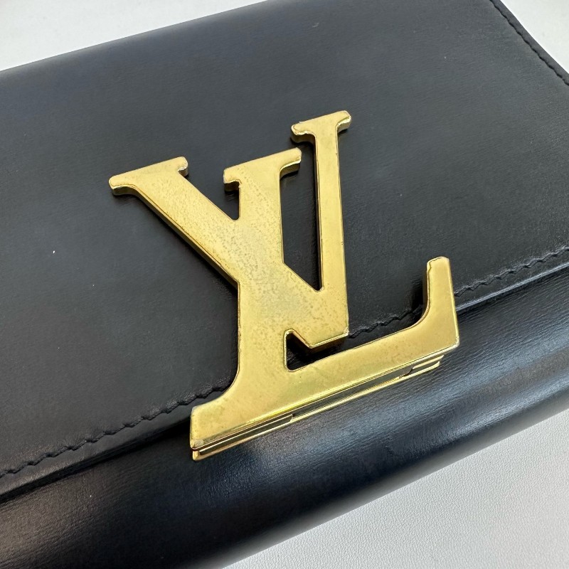 Louis Vuitton/路易威登全皮黑金大logo 肩背包斜背包 底長20.5cm。-7