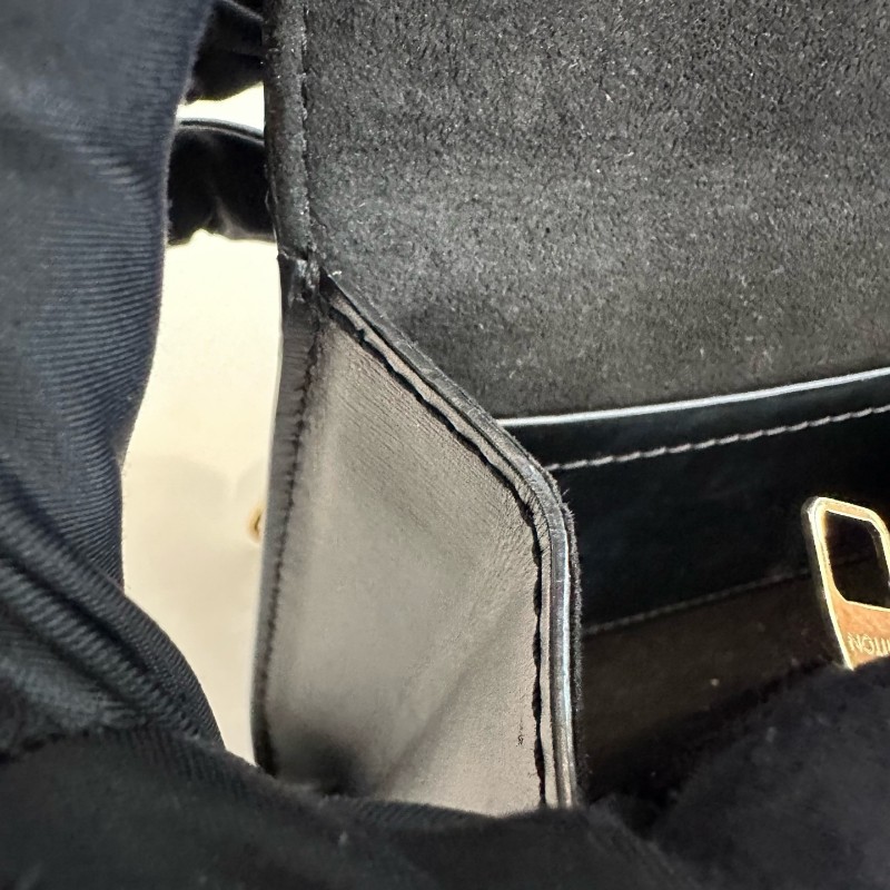 Louis Vuitton/路易威登全皮黑金大logo 肩背包斜背包 底長20.5cm。-11