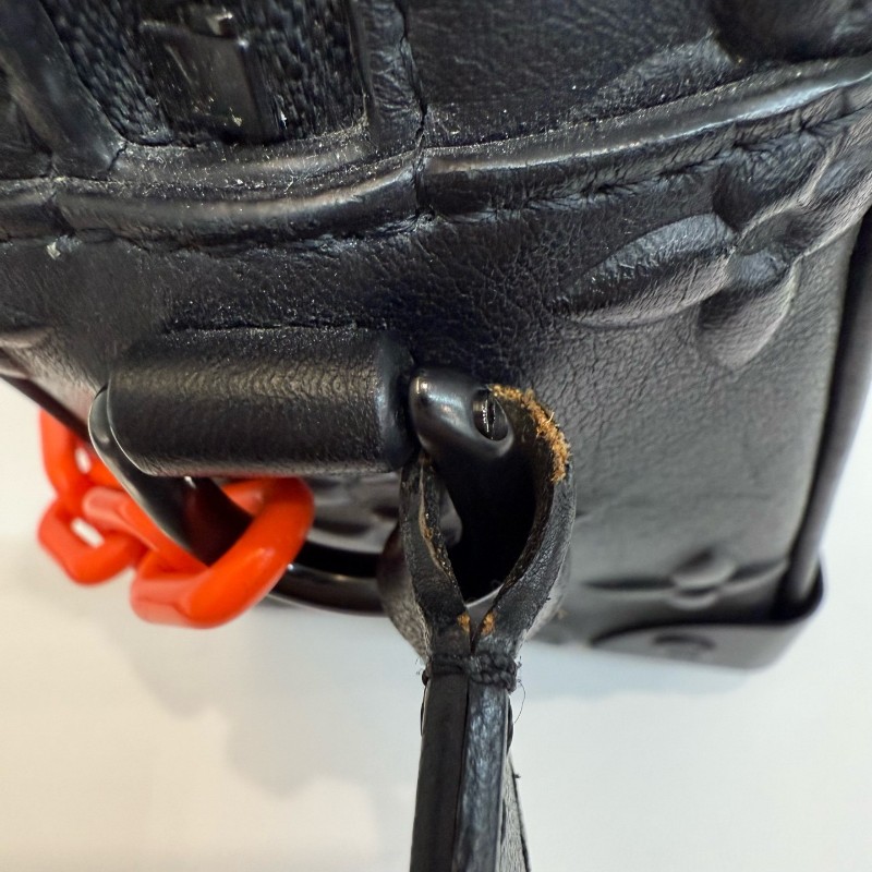 Louis Vuitton/路易威登黑色全皮老花浮雕橙色鏈條軟盒子 斜背包 晶片款-6