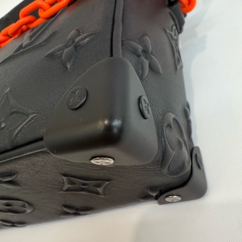 Louis Vuitton/路易威登黑色全皮老花浮雕橙色鏈條軟盒子 斜背包 晶片款-12