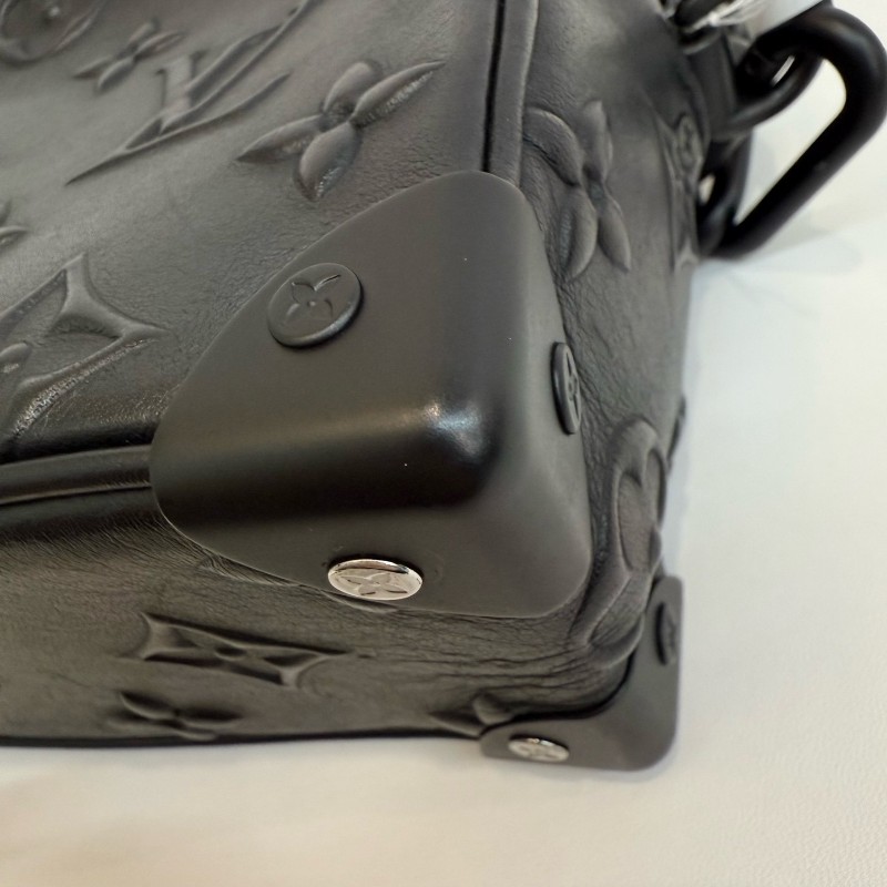 Louis Vuitton/路易威登黑色全皮老花浮雕橙色鏈條軟盒子 斜背包 晶片款-14