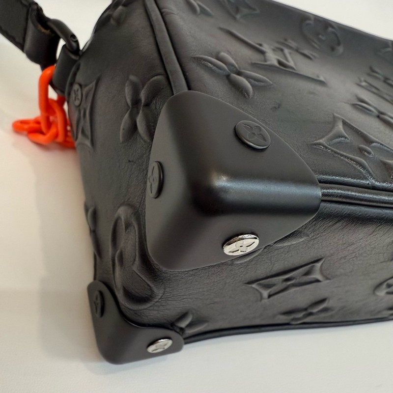 Louis Vuitton/路易威登黑色全皮老花浮雕橙色鏈條軟盒子 斜背包 晶片款-15