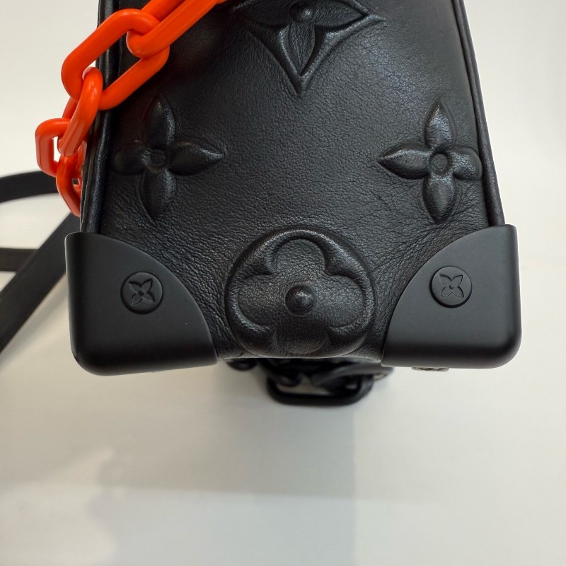 Louis Vuitton/路易威登黑色全皮老花浮雕橙色鏈條軟盒子 斜背包 晶片款-16