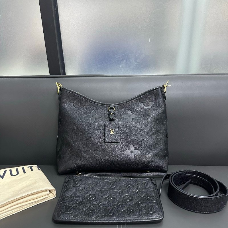 LV Carryall 小號 黑色全皮壓紋-0