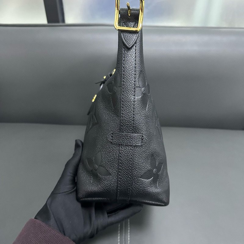 LV Carryall 小號 黑色全皮壓紋-4