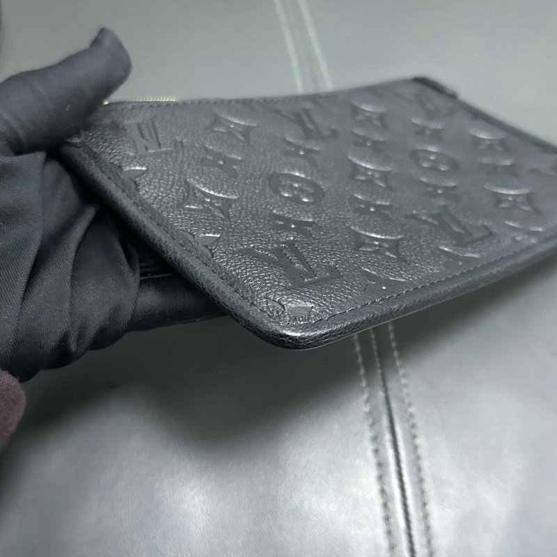 LV Carryall 小號 黑色全皮壓紋-18