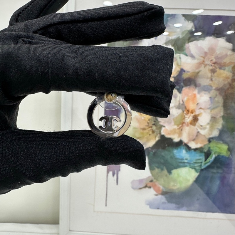 CHANEL/香奈兒 銀色鏤空水鑽雙C 耳環 閒置-4