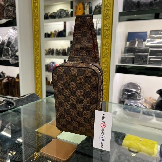 東區正精品㊣LV N51994 近全新咖啡色棋盤格咖格胸口包斜背包 RZ5755-0