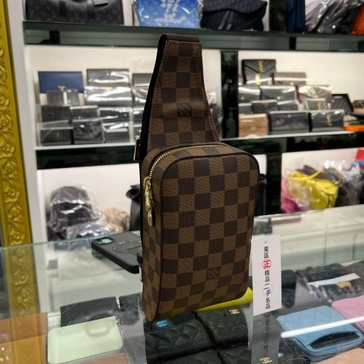 東區正精品㊣LV N51994 近全新咖啡色棋盤格咖格胸口包斜背包 RZ5755-2